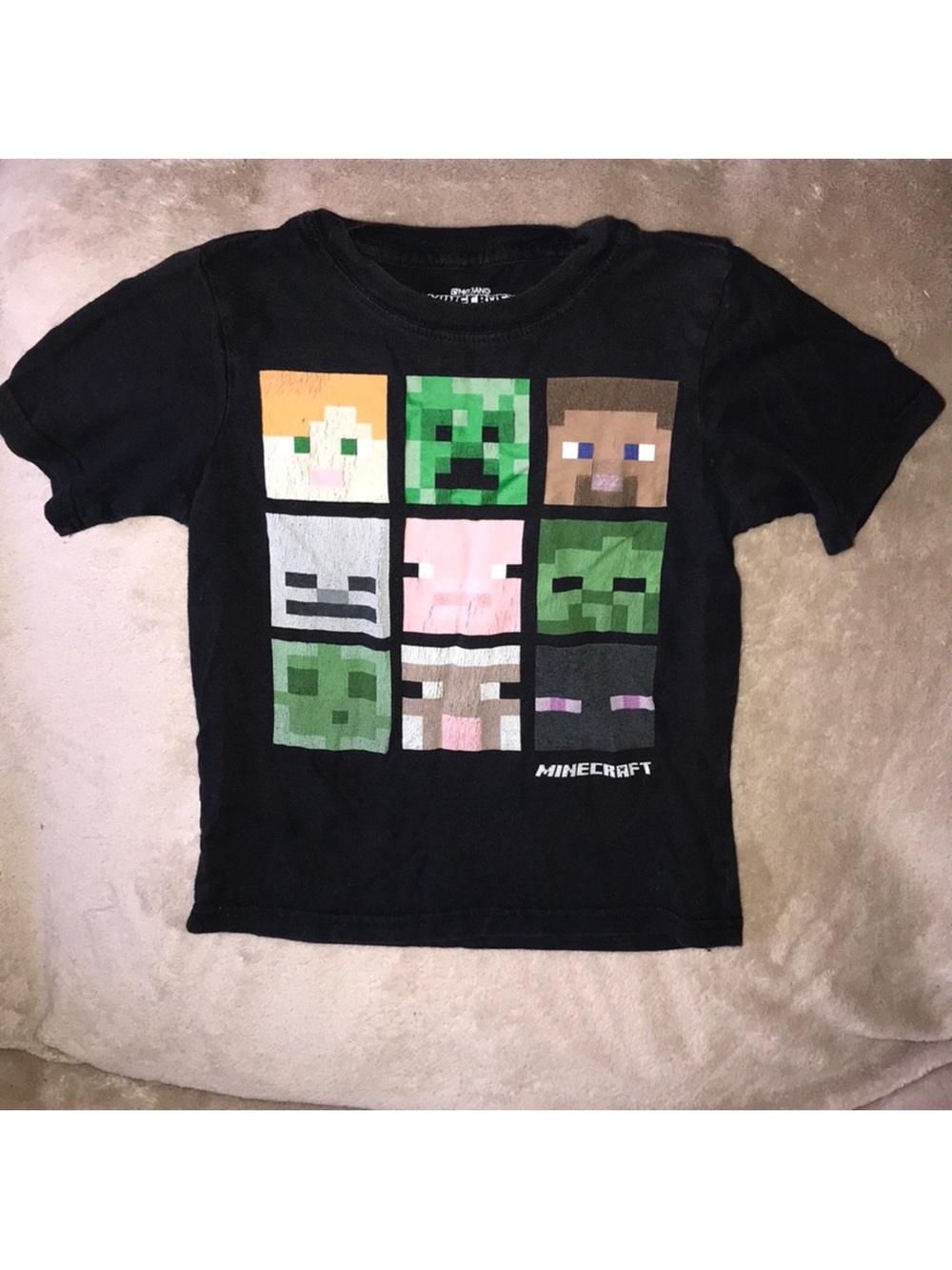 Minecraft mojang size 4 tee damaged